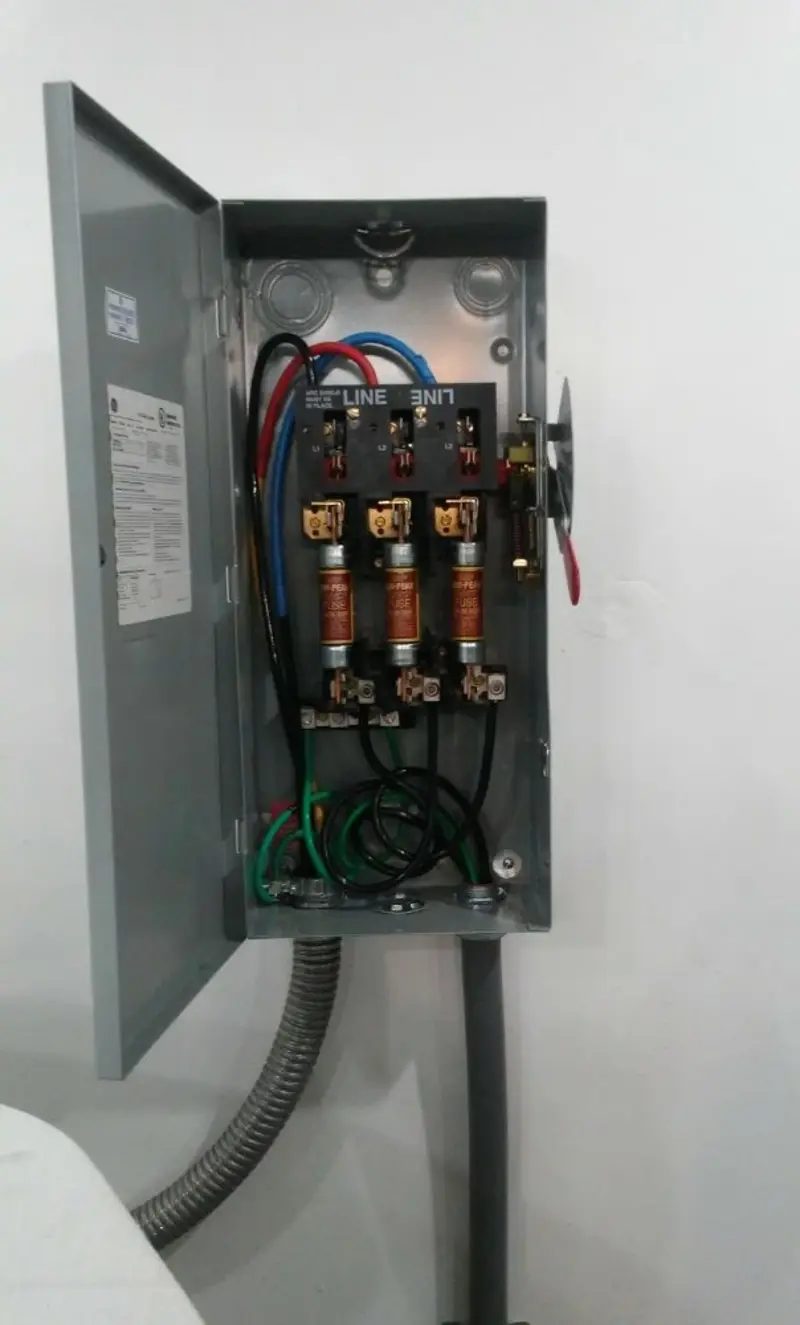 Three-phase disconnect switch installed for Electrical Wiring & Rewiring in Coachella